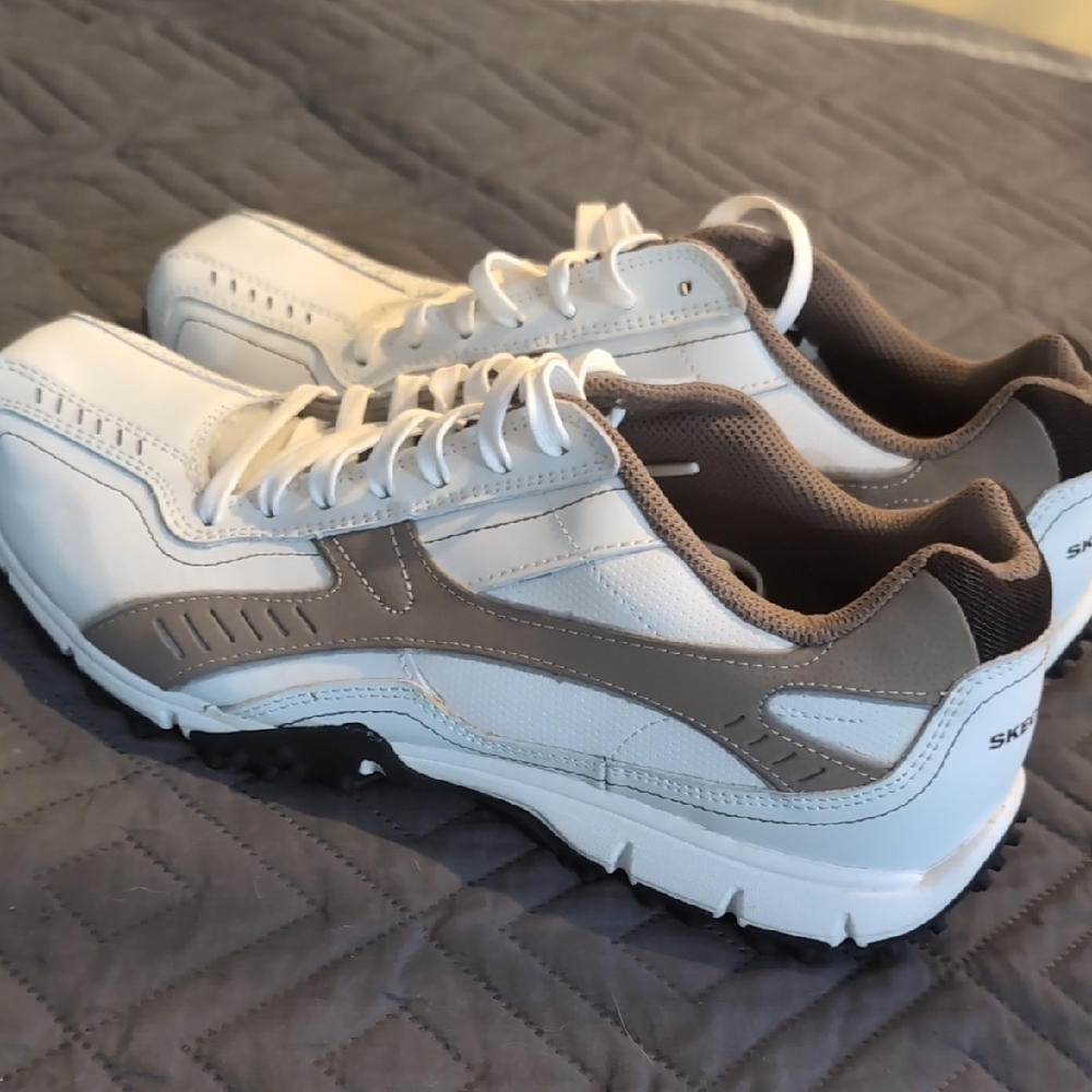 Skechers Men's NWOB Urban Cleat Golf Athletic White/Brown Sneakers Sz 10.5